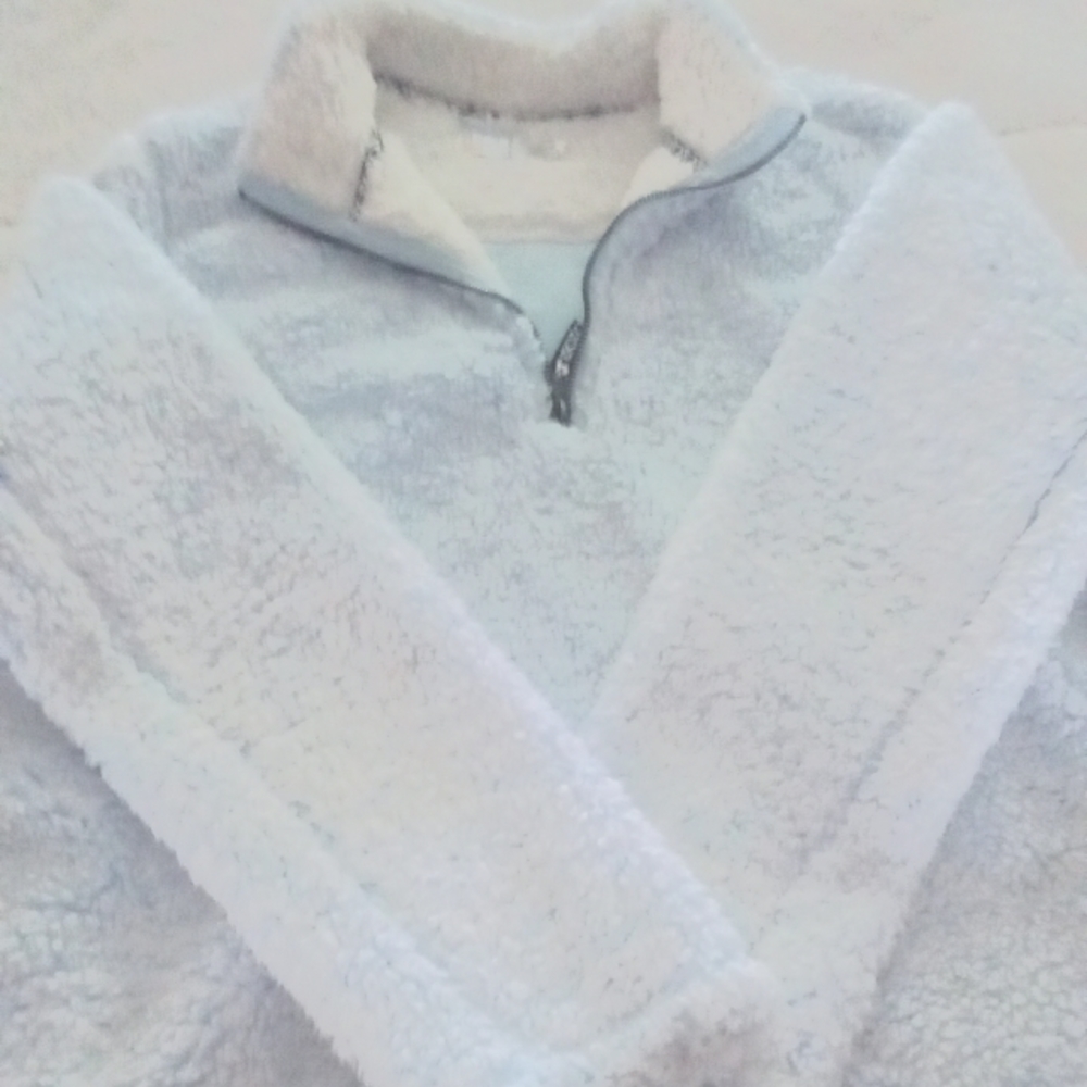 Super cute n cozy pull over fleece
